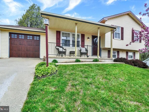 103 Overview Cir E, Red Lion, PA 17356