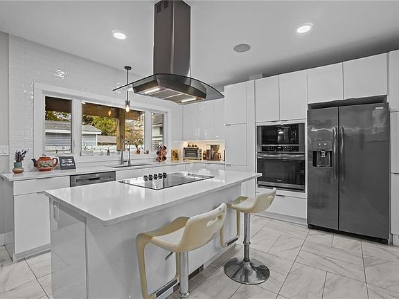 5th image of 163 West Ave