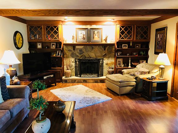 5th image of 8366 Hilltop Dr