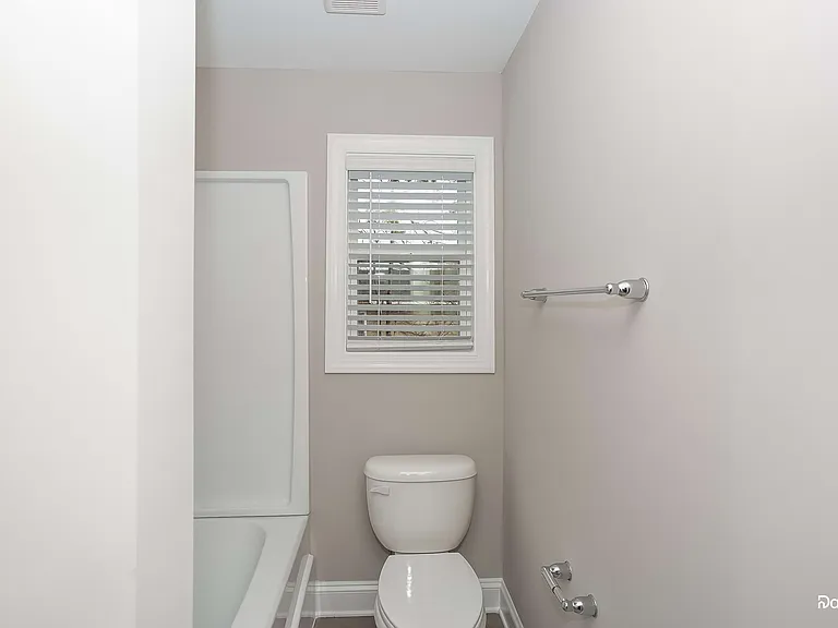 220 Arey Ave — Photo 13