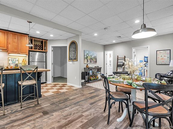 3rd image of 22 Lauro Ridge Ct