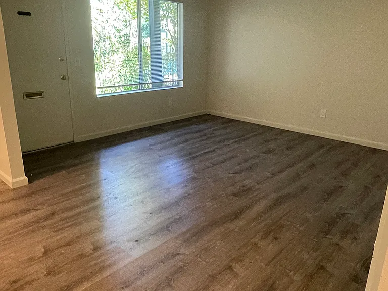 Sebastopol Gardens Apartments — Photo 6