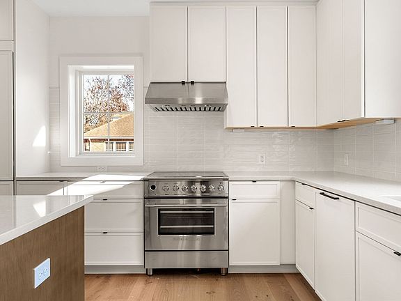 4th image of 4 Elm Ct #4