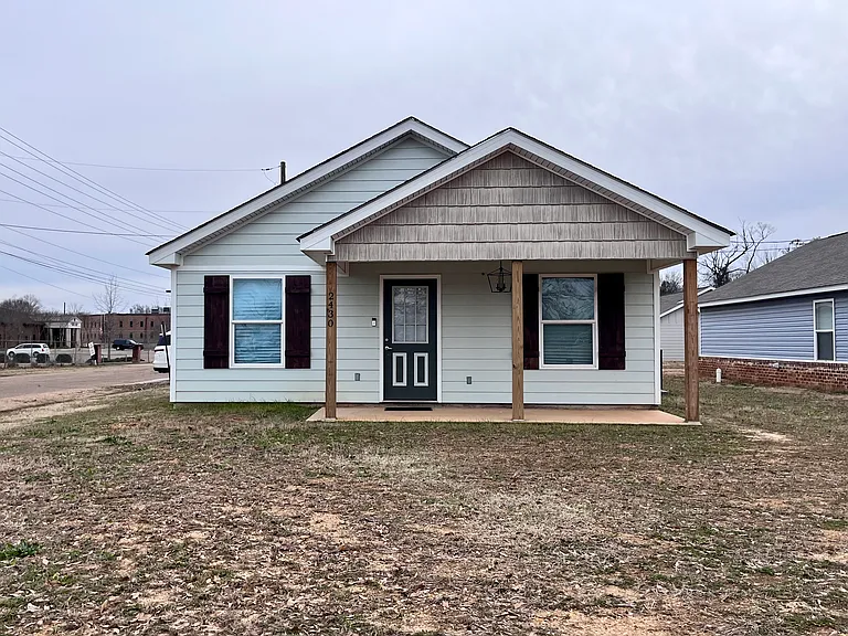 2430 College St — Photo 16