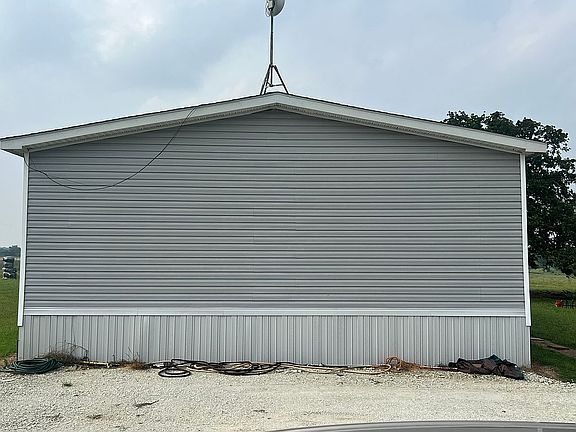 3rd image of 3211 E Fm 979