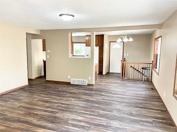 4th image of 1711 Douglas Ave