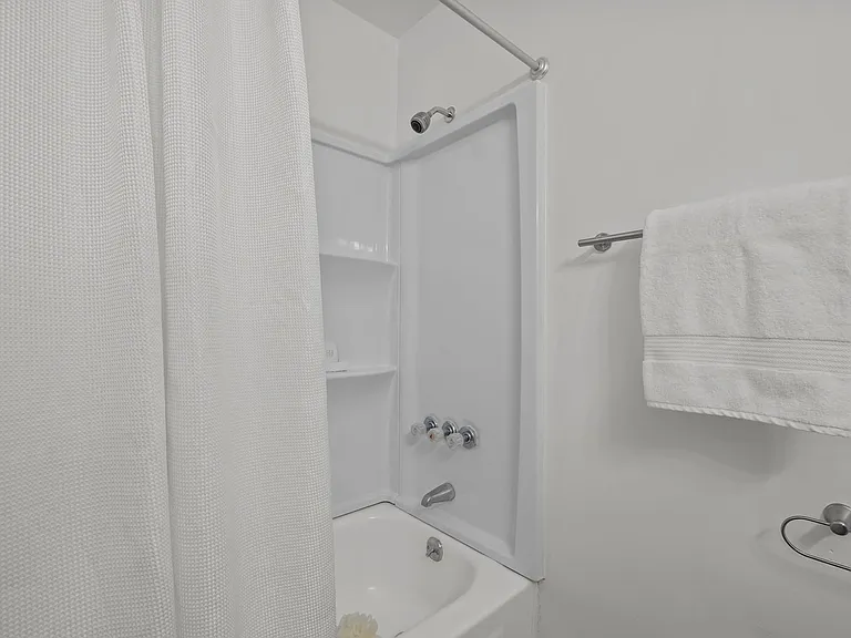 The Kenton Apartments — Photo 15