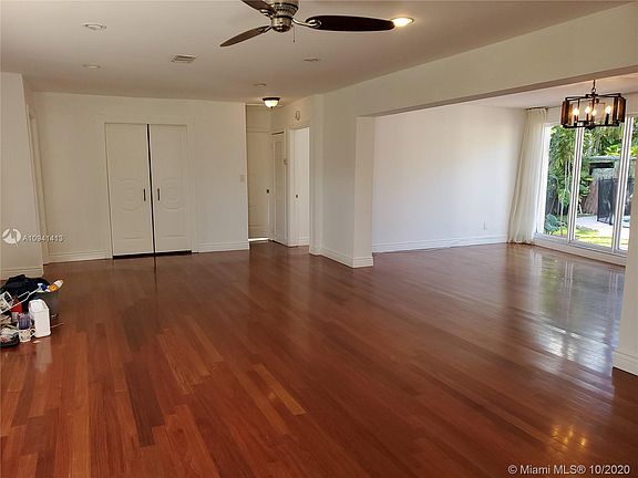 4th image of 949 Van Buren St #0