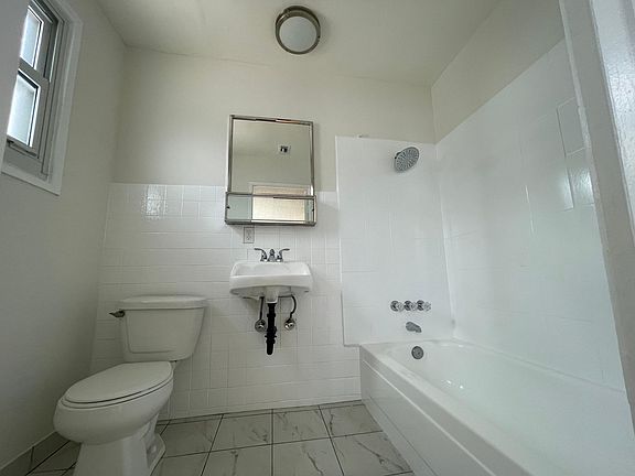 5th image of 2109 1/2 N Dymond St