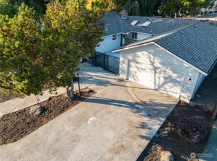 750 N 204th St, Shoreline, WA 98133