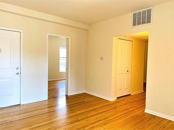 4th image of 4744 S Greenwood Ave APT 2S
