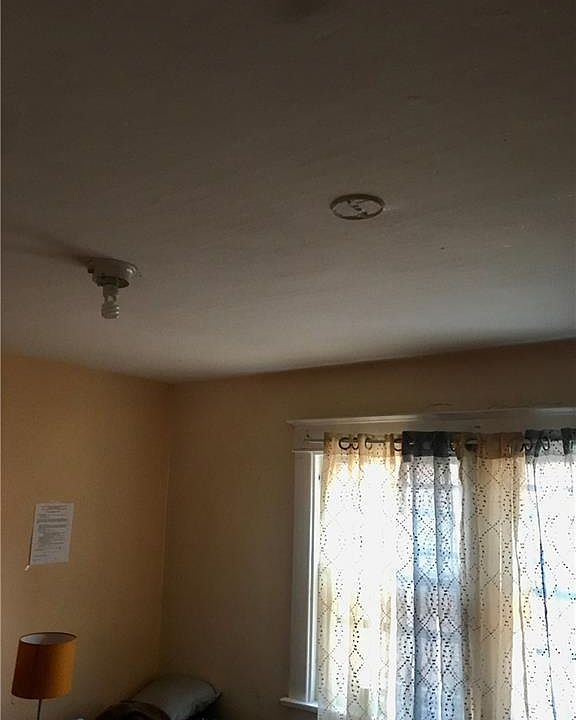 2nd image of 60 Zelmer St