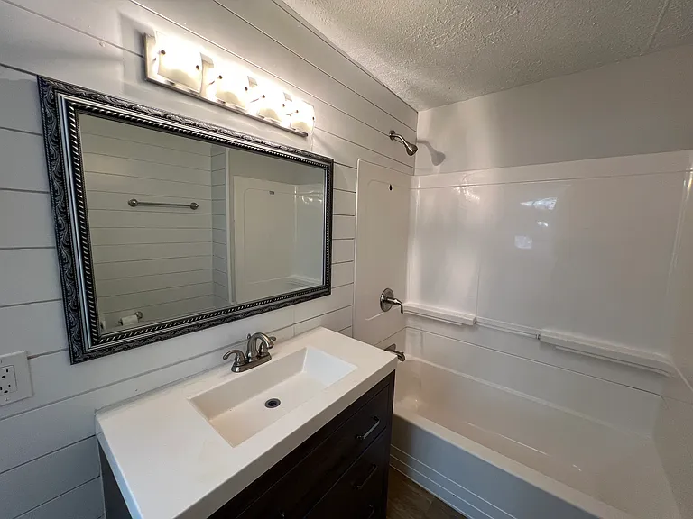 1347 N Gale St — Photo 14