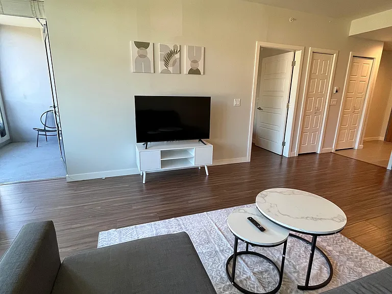 215 W 1st St #411 — Photo 8