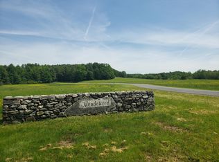 8 Meadowood Dr, Hallowell, ME 04347