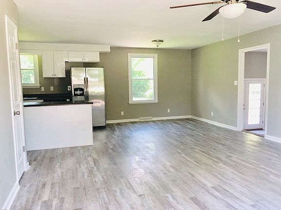 3rd image of 713 Welsey Dr