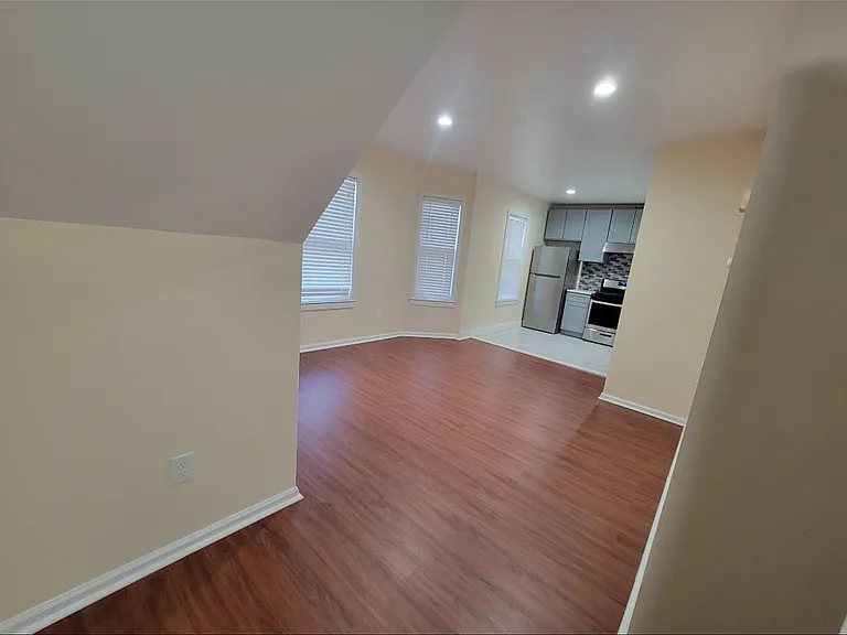81 Fremont St #2 — Photo 6