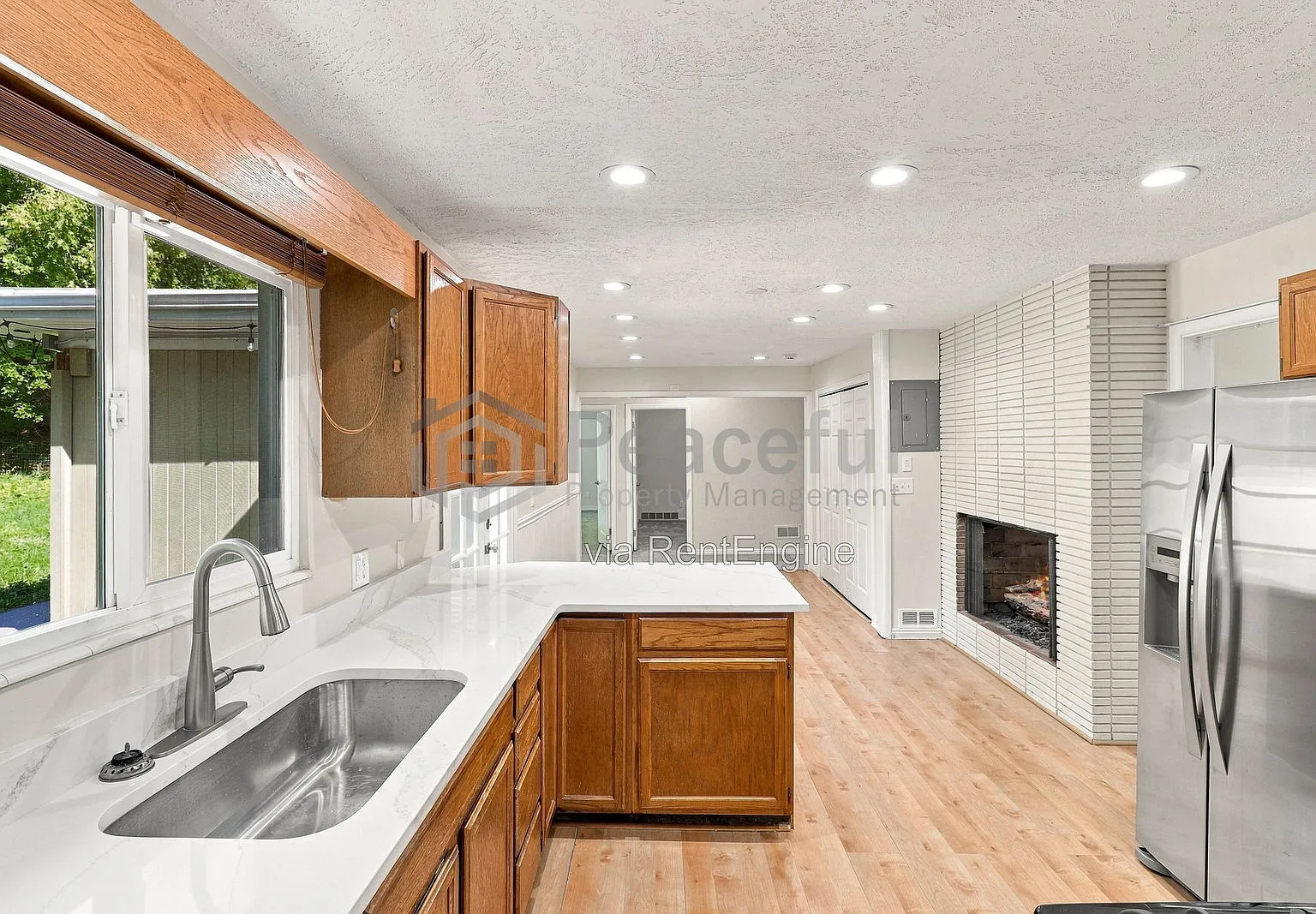 5 bed, 2.5 bath, 2500 sqft, $3,000 — Photo 3
