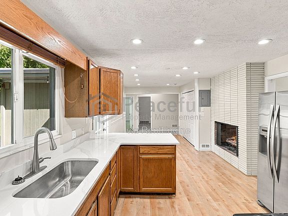 3rd image of 1373 E Luck Spring Dr