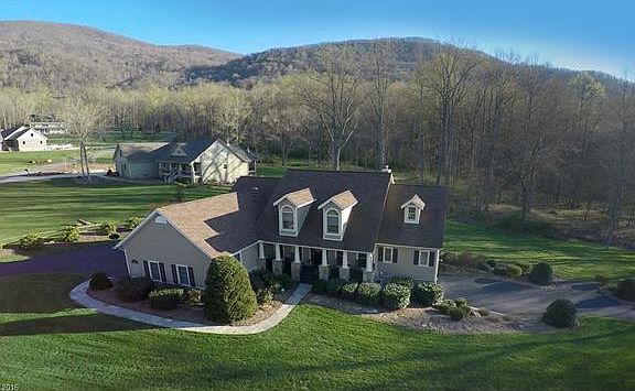 4th image of 410 Stepping Stone Ln