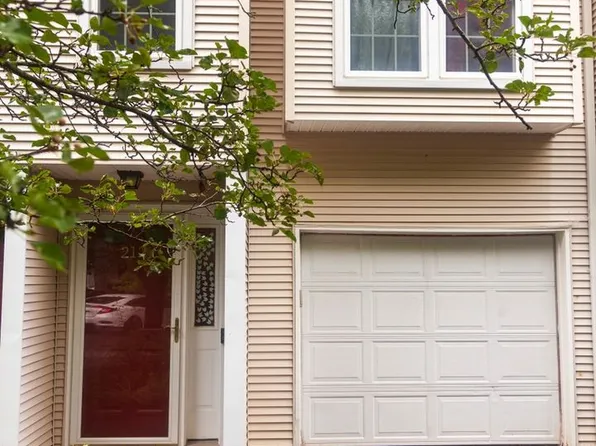 380 Hitchcock Rd Unit 212, Waterbury, CT 06705