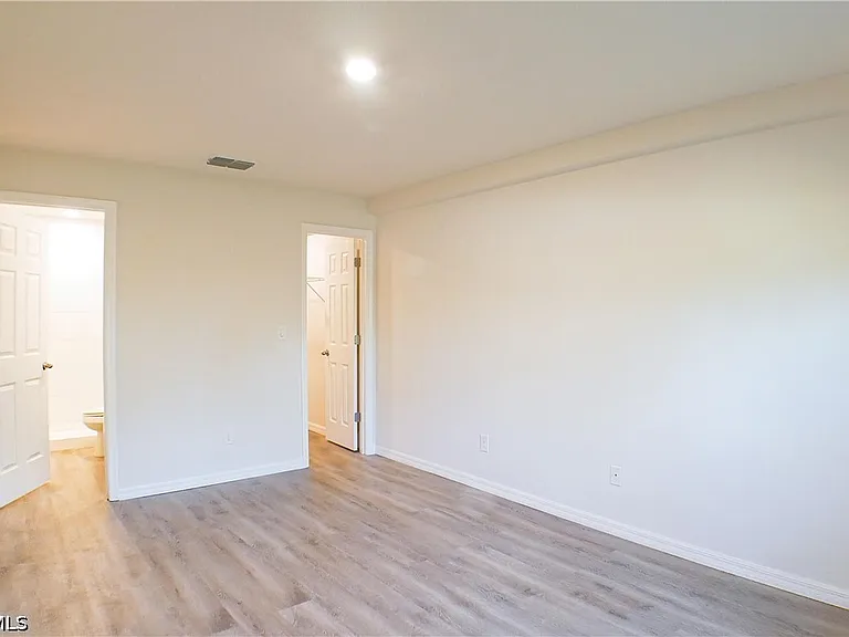 225 Rogers St — Photo 14