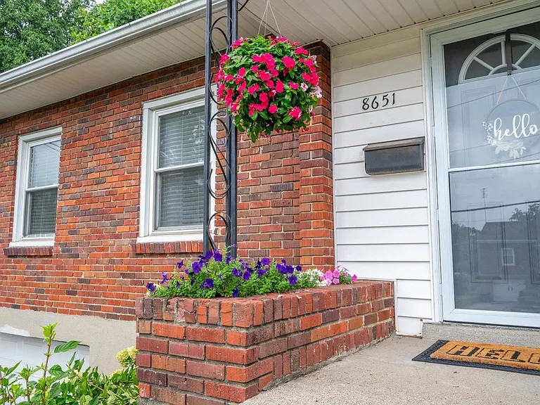 8651 Wicklow Ave — Photo 3