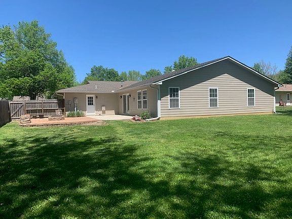 2nd image of 1708 Colonial Dr