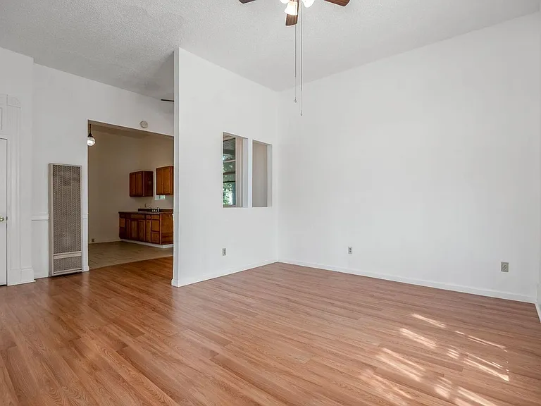 500 N Harris St — Photo 5