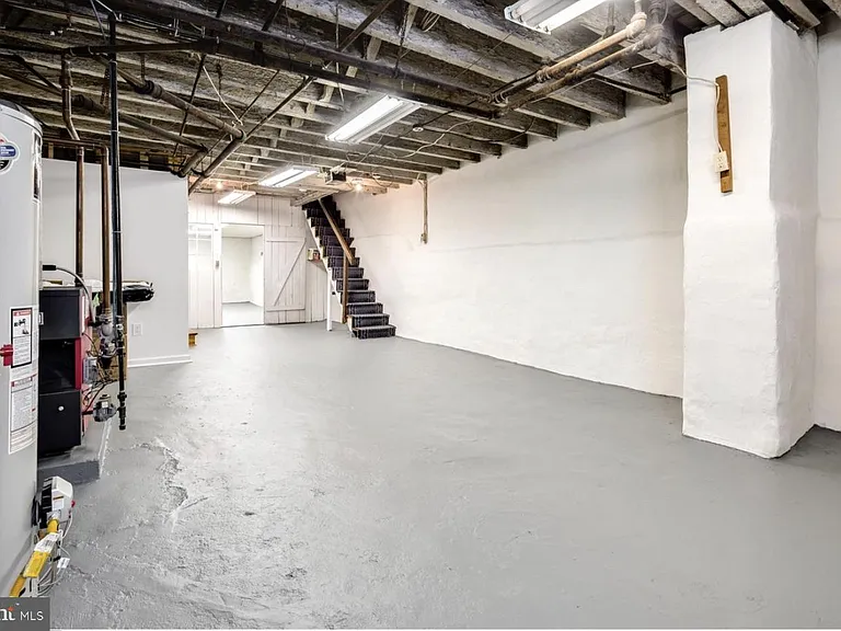 1513 E Moyamensing Ave — Photo 25