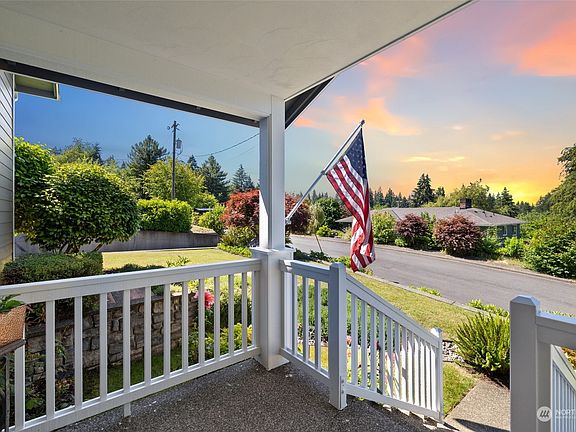 5th image of 527 Seattle Avenue