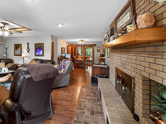 3rd image of 23 Hurlford Ln