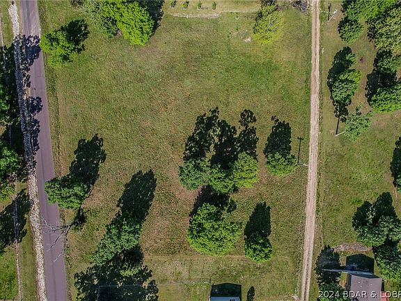 3rd image of 27 Towering Oak Ln