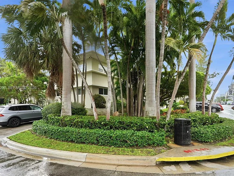 9881 W Bay Harbor Dr #2 — Photo 23