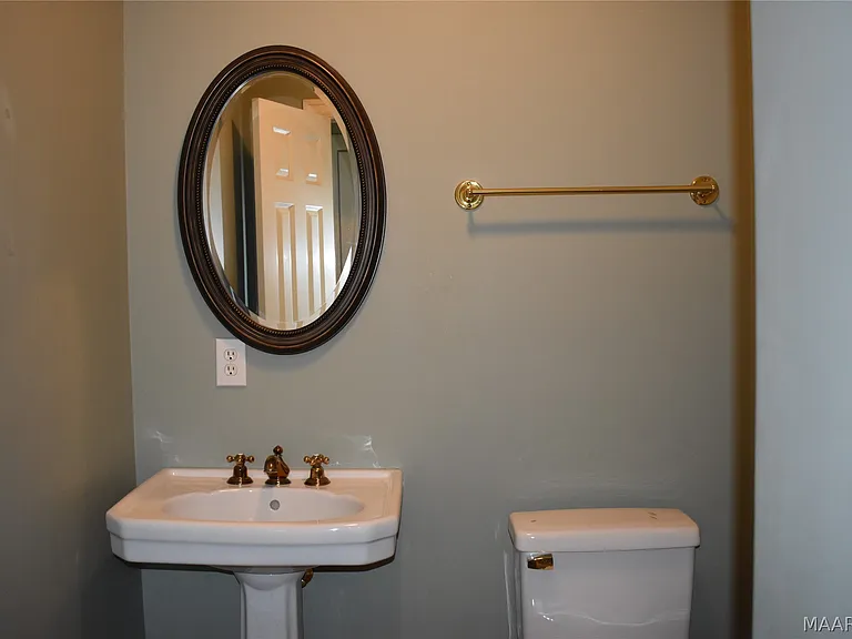 8212 Glynnwood Dr — Photo 29