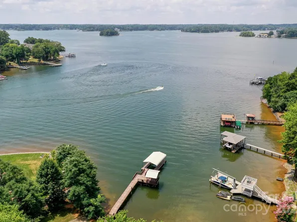136 Buttercup Dr, Mooresville, NC 28117
