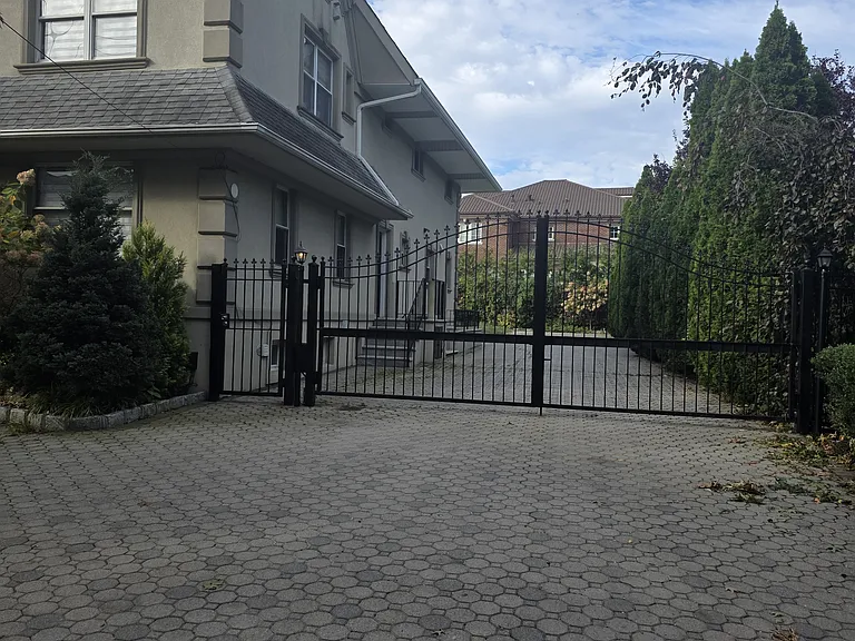 29-22 214th Pl — Photo 13