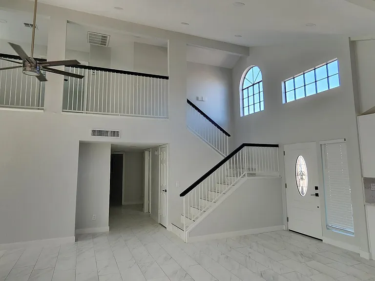 7301 W Sierra St — Photo 5