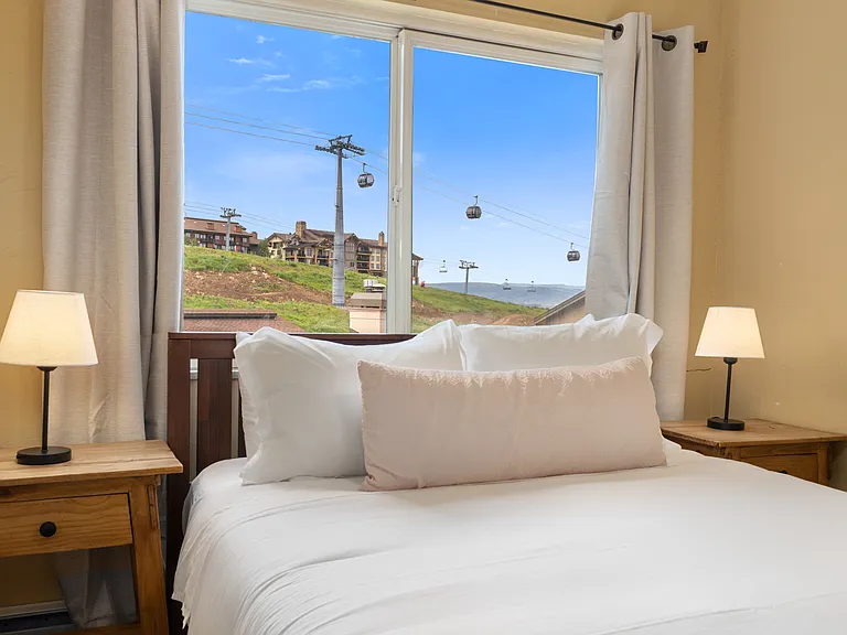 Ensuite Queen Bedroom | Scenic View