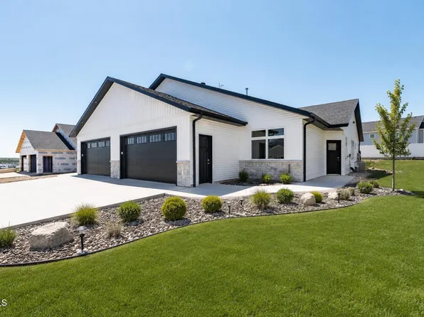 4118 Platinum St, Bismarck, ND 58503