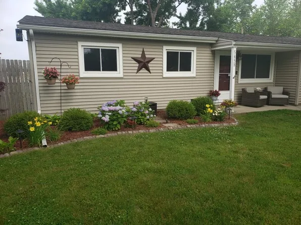 5458 S San Martine St, Stevensville, MI 49127