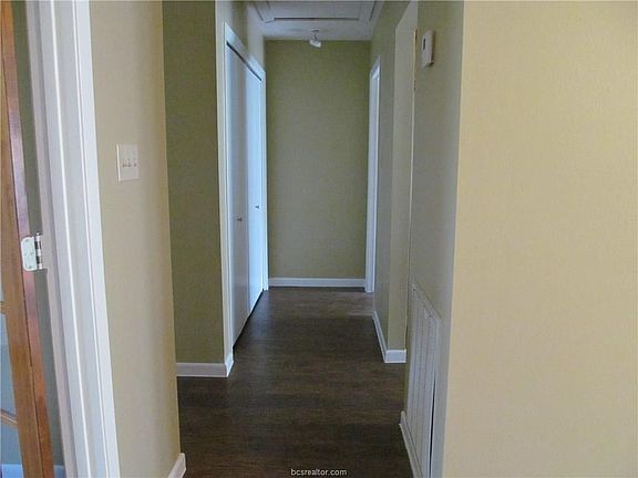 5th image of 2106 Red River Dr