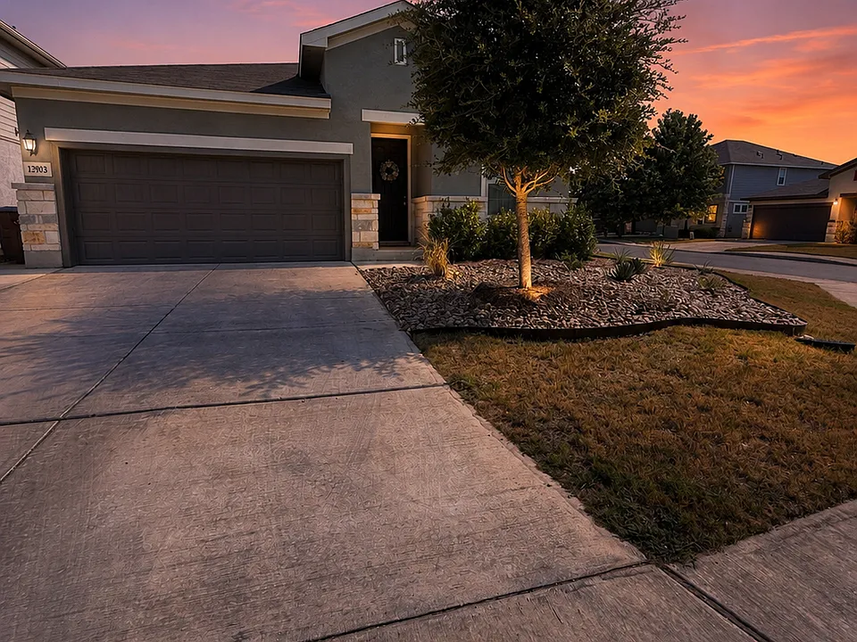 12903 Mayowa St