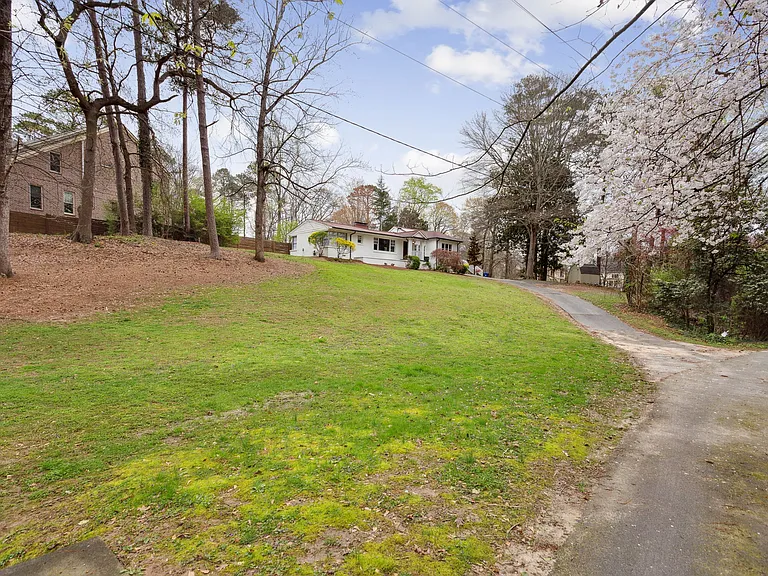 2849 Ashford Rd — Photo 36