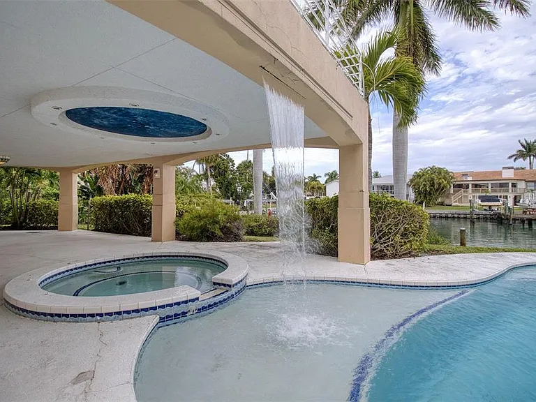 131 Sands Point Dr — Photo 42
