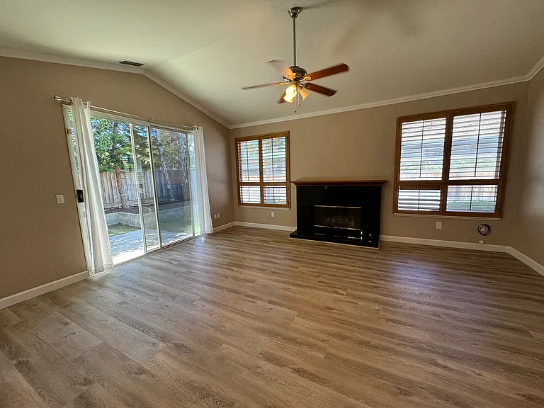 422 Madrone Pl — Photo 12