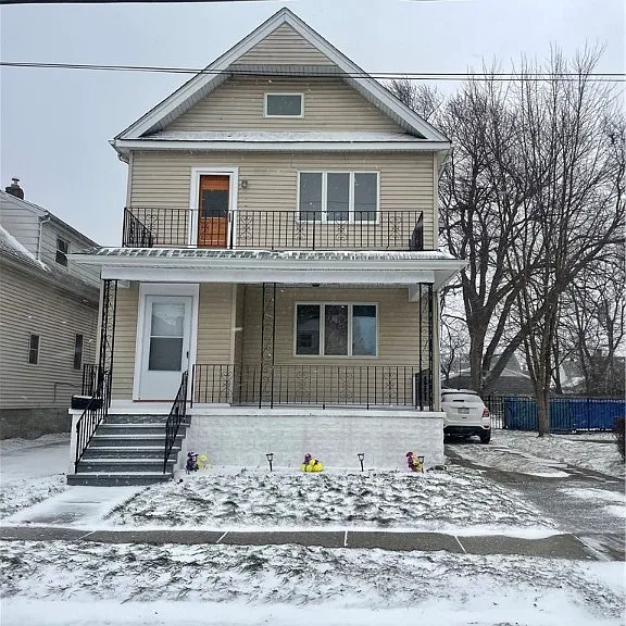 111 Dempster St — Photo 1