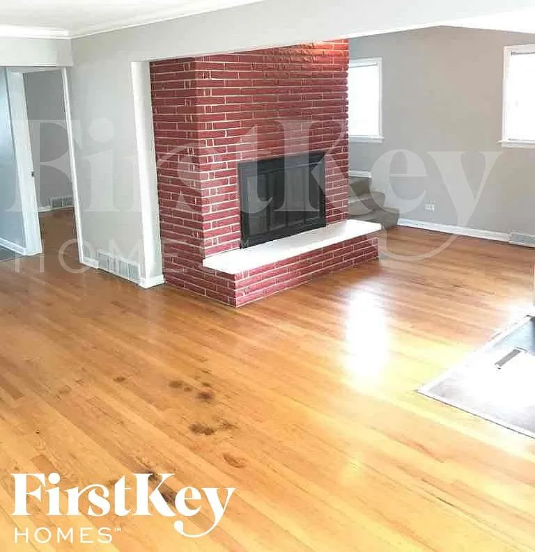 4 bed, 2.0 bath, 1857 sqft, $2,795 — Photo 2