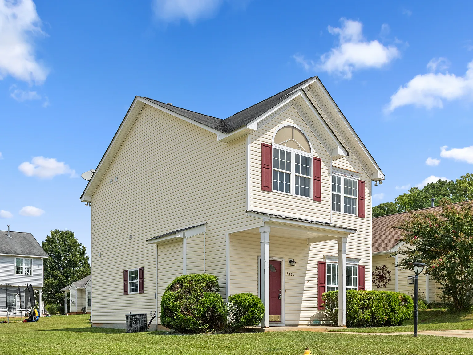 3 bed, 2.5 bath, 1200 sqft, $1,650 — Photo 3