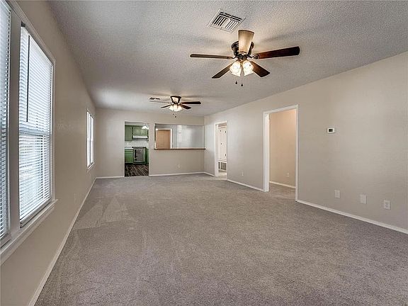 2nd image of 637 N Broadway Ave